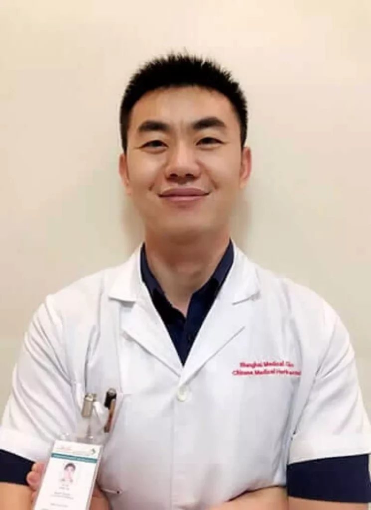 Dr. Jinwei Hu an acupuncturist