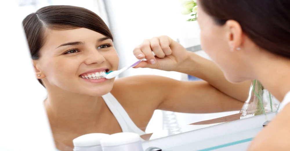 brushing teeth to make it healthy and white